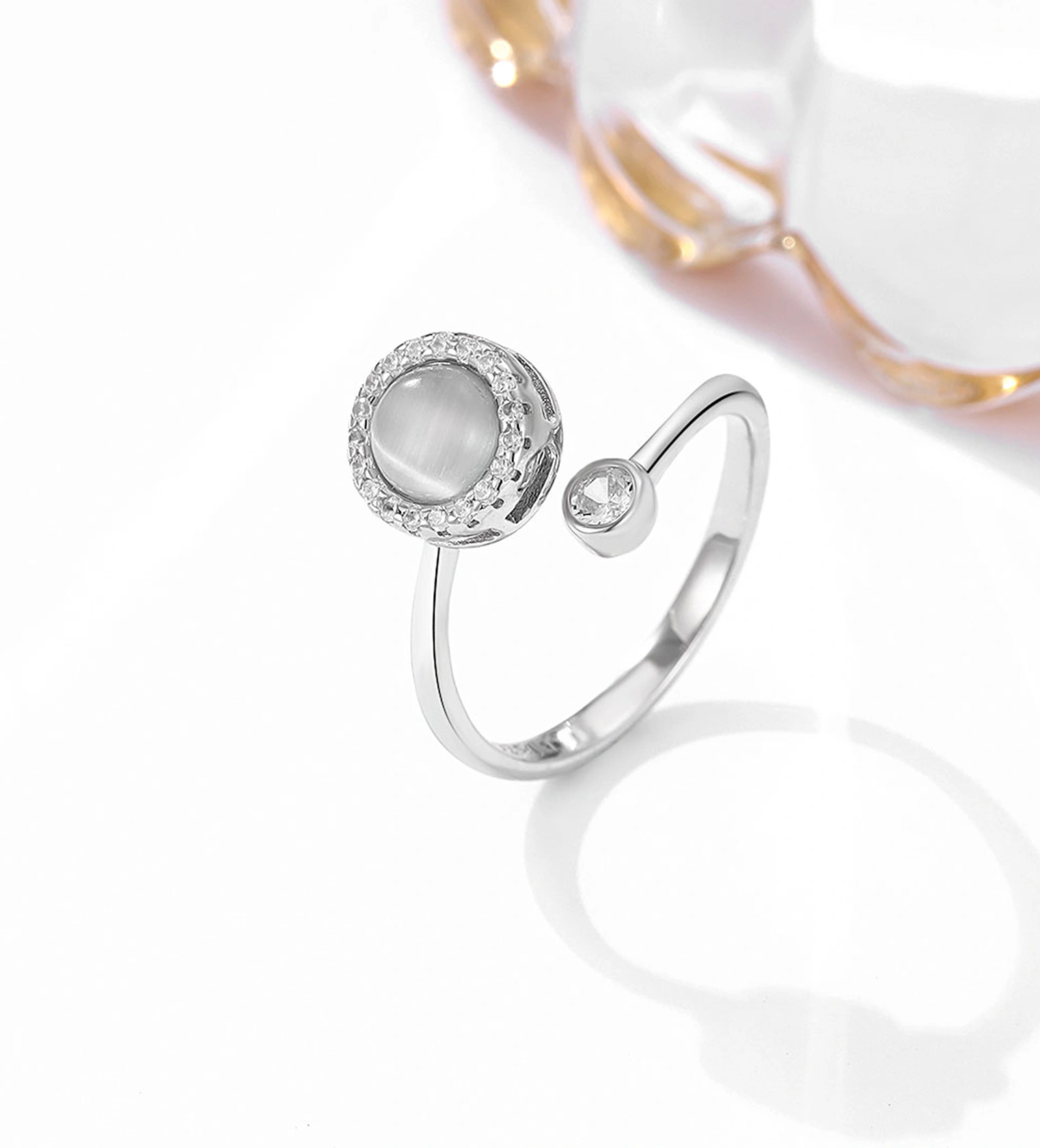 Luna Halo Ring